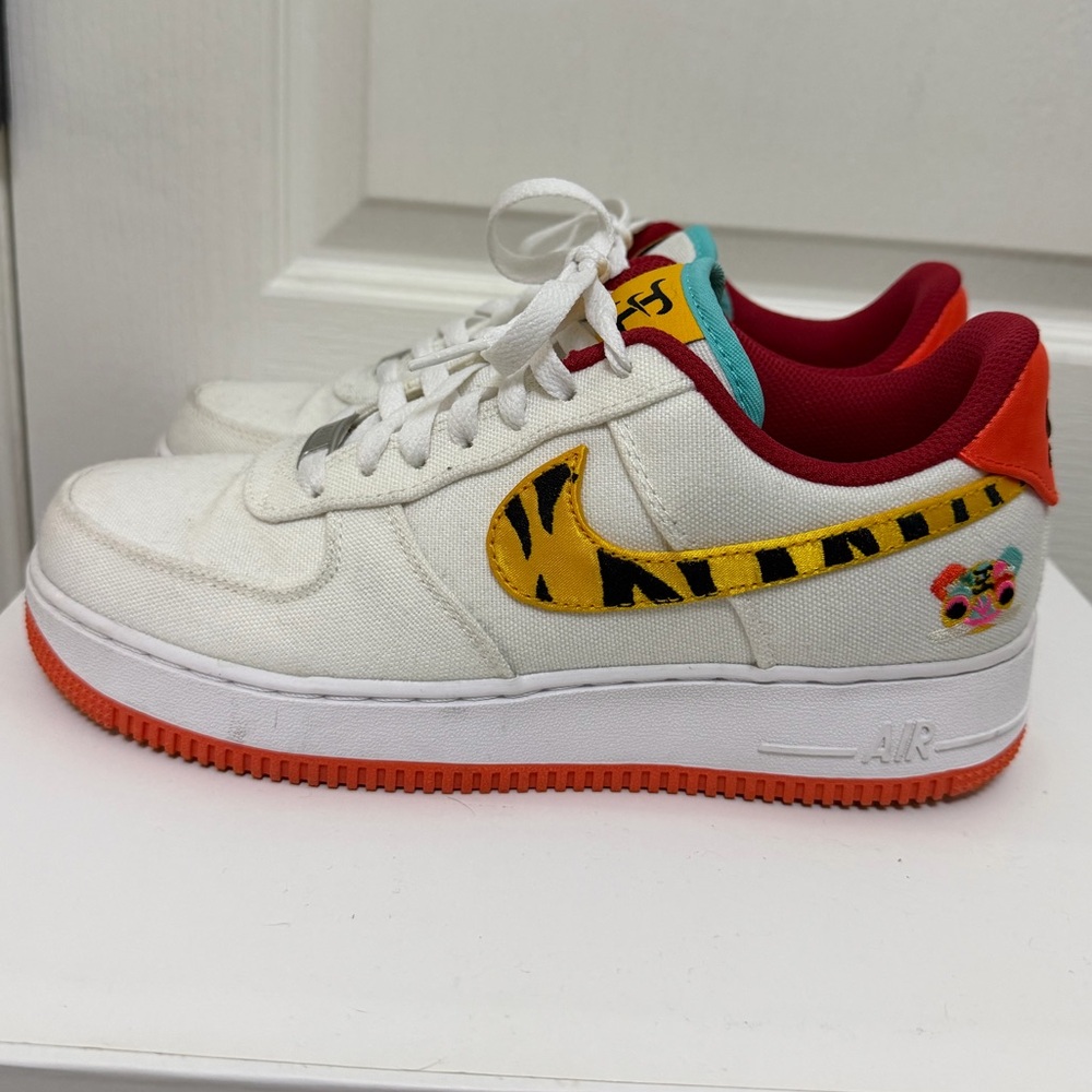 Nike White and Orange Sneakers with Tiger Print - Picture 5 of 8